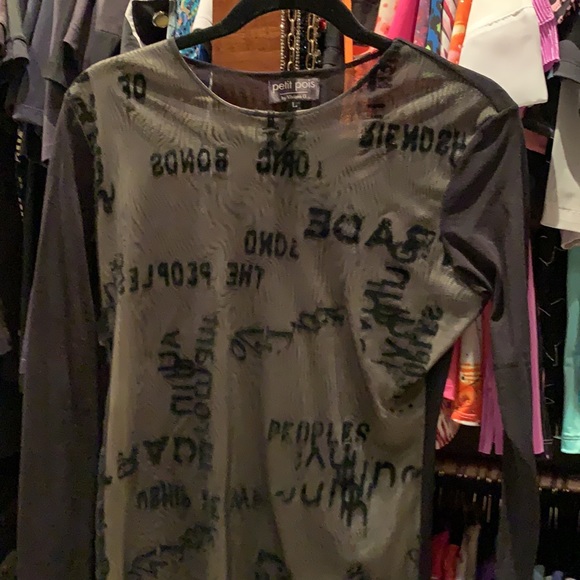 Black sheer top with pattern on the front - Picture 2 of 5